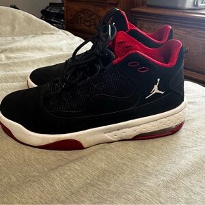Boys Kids Jordan Max Aura 2 Mid GS Black Gym Red - Size 4.5Y